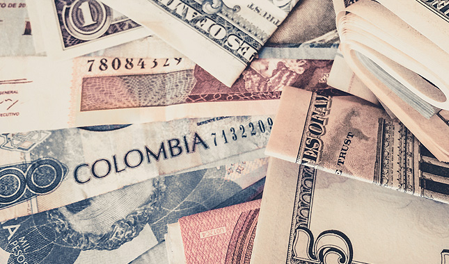 El peso colombiano ha perdido valor frente al dólar en 2022.